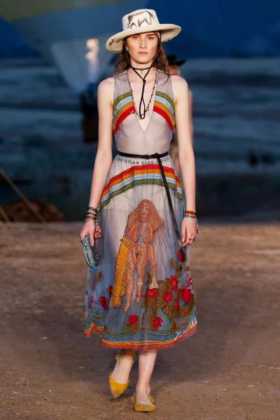 Look 77
